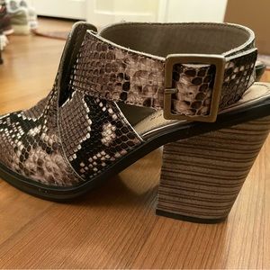 Kelsi dagger mule with heel strap